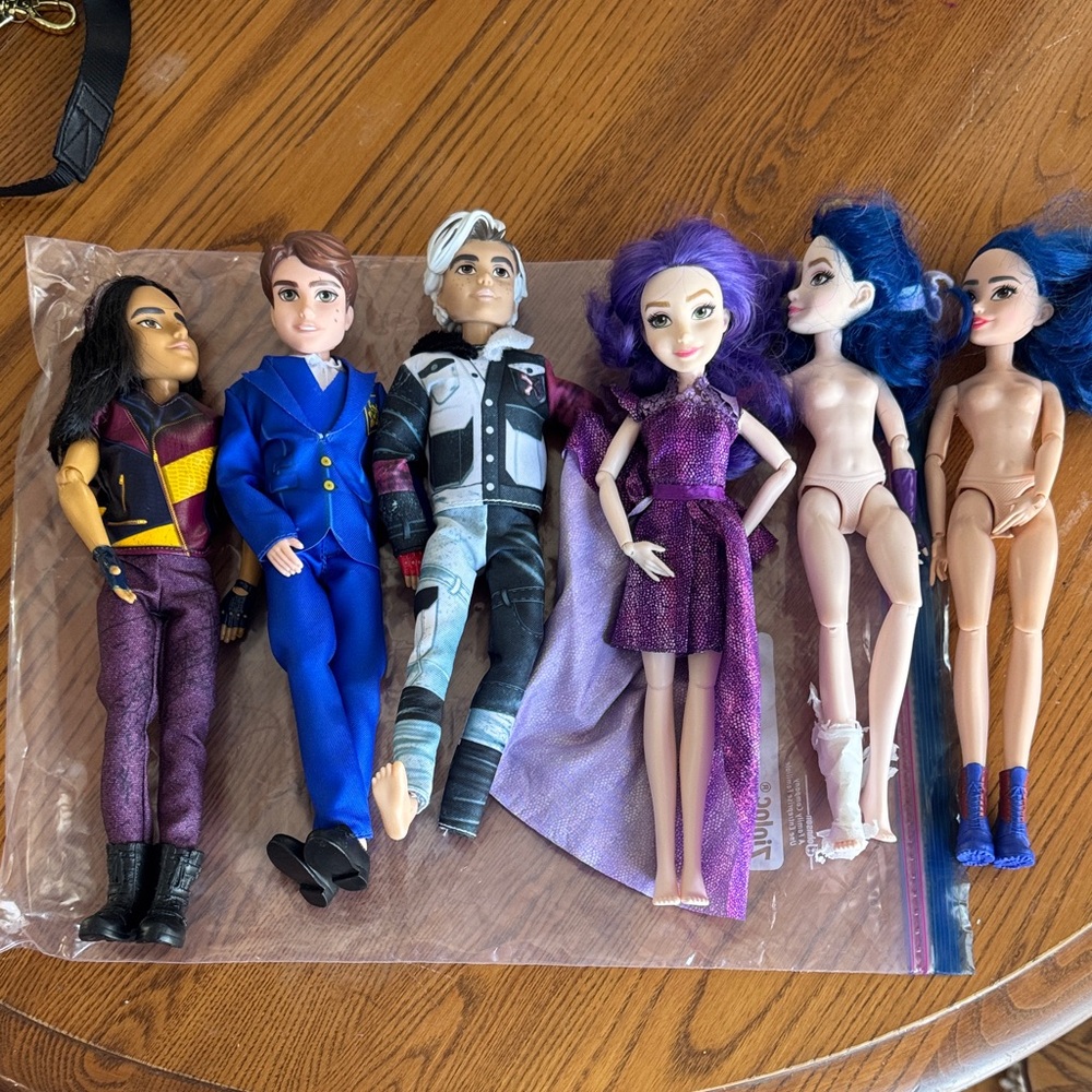 Descendants Doll Set